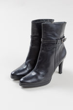 Load image into Gallery viewer, Janie Philip black heeled zip up booties with small side buckle (40)
