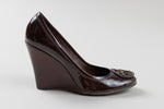Load image into Gallery viewer, Tory Burch patent leather brown wedge heeled shoes (7)
