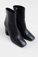 Load image into Gallery viewer, MICHAEL by MICHAEL KORS black leather square toe chelsea boot w/ heel (9.5)
