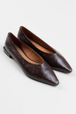 Load image into Gallery viewer, ANGEL ALARCON deep brown pointed ostrich leather flat, new condition (38)
