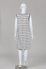 Load image into Gallery viewer, St. John Collection white and black knit shift dress (12)

