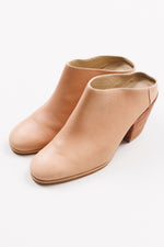 Load image into Gallery viewer, Rachel Comey peach leather clogs (7.5)
