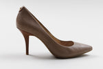 Load image into Gallery viewer, Michael Michael Kors beige pointed toe pump (7)
