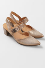 Load image into Gallery viewer, FRANCE MODE leather pointed slingback w/ velcro closure and metallic crackle detail (39)
