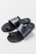 Load image into Gallery viewer, VICTOR made in Italy black leather gladiator flats (7)
