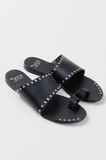 Load image into Gallery viewer, VICTOR made in Italy black leather gladiator flats (7)
