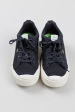 Load image into Gallery viewer, Cariuma black bamboo knit low sneakers with cream sole and toe cap (9)
