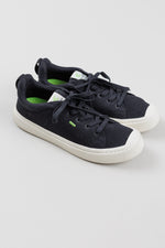 Load image into Gallery viewer, Cariuma black bamboo knit low sneakers with cream sole and toe cap (9)
