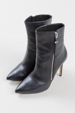 Load image into Gallery viewer, Michael Kors black stiletto pointed toe ankle books with silver zipper (7)

