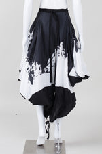 Load image into Gallery viewer, Ann Demeulemeester Black and White print adjustable bubble wrap skirt (40)
