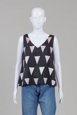 Load image into Gallery viewer, Elk black and pink triangle print V-neck sleeveless top (6)

