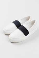 Load image into Gallery viewer, Ugg white leather loafers with black elastic (8)
