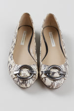 Load image into Gallery viewer, Diane von Furstenberg beige and black snakeskin flats (8.5) with gunmetal buckle
