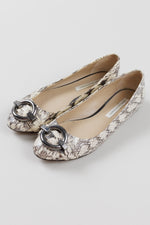 Load image into Gallery viewer, Diane von Furstenberg beige and black snakeskin flats (8.5) with gunmetal buckle
