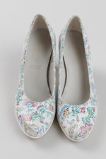 Load image into Gallery viewer, Dorking white floral print pumps with 3” wooden block heel (40)

