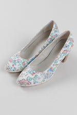 Load image into Gallery viewer, Dorking white floral print pumps with 3” wooden block heel (40)
