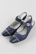 Load image into Gallery viewer, Dorking black and navy cap toe slingback low heels (40)
