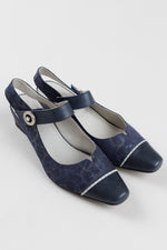 Load image into Gallery viewer, Dorking black and navy cap toe slingback low heels (40)
