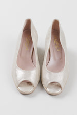 Load image into Gallery viewer, DI CHENZO gold iridescent peep toe wedge, like new condition (35)
