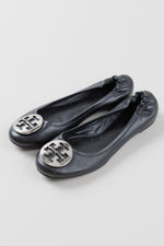 Load image into Gallery viewer, TORY BURCH black leather flats with silver double ‘T’ hardware (9.5)
