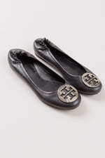 Load image into Gallery viewer, TORY BURCH black leather flats with silver double ‘T’ hardware (9.5)
