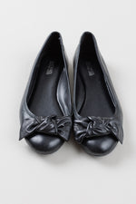 Load image into Gallery viewer, MICHAEL by Michael Kors black leather ballet flat with bow (7)
