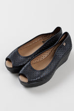 Load image into Gallery viewer, Mainas Black slip on wedge open toe sandal *like new (37)
