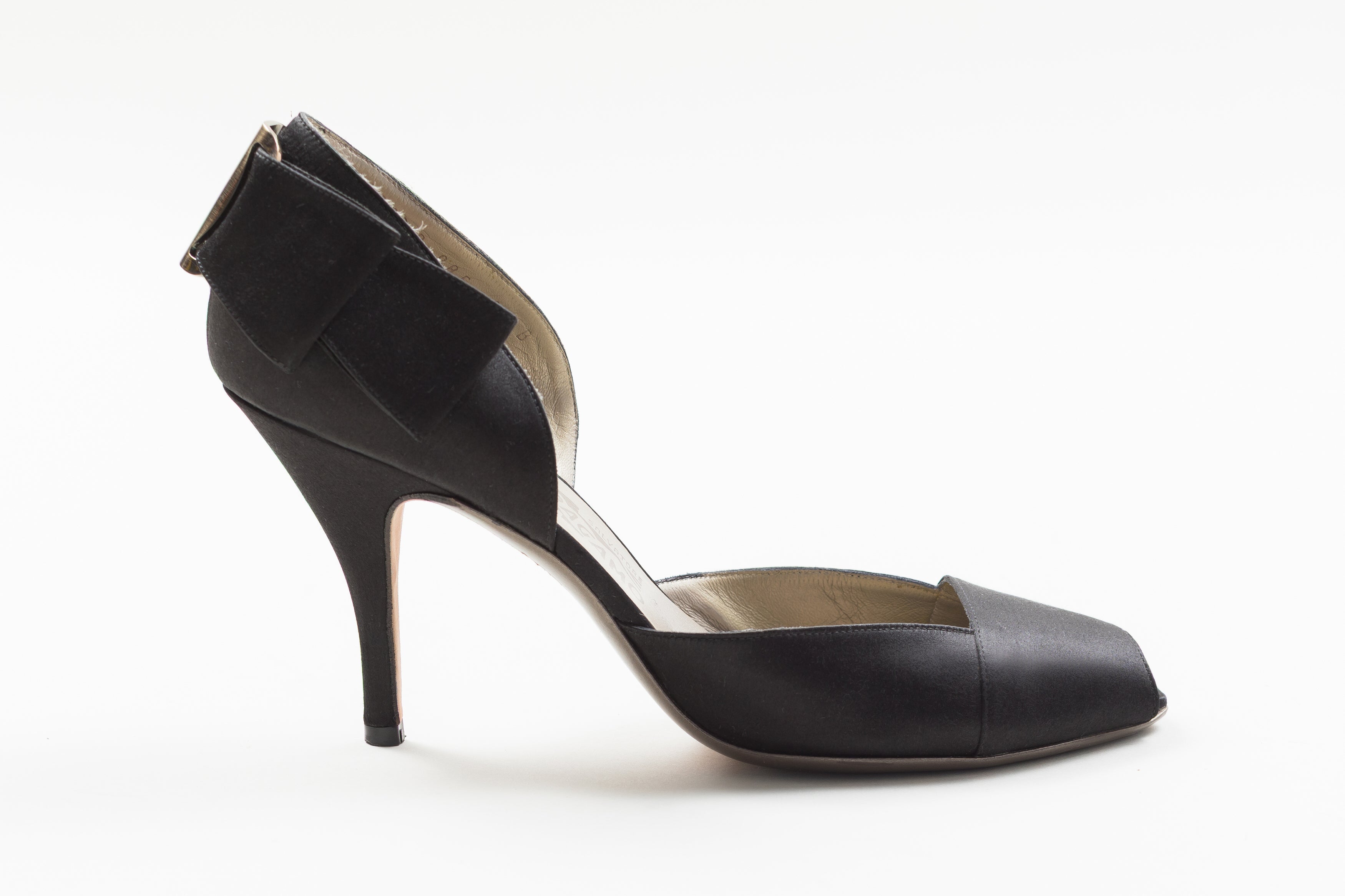 Salvatore Ferragamo pumps (W9)