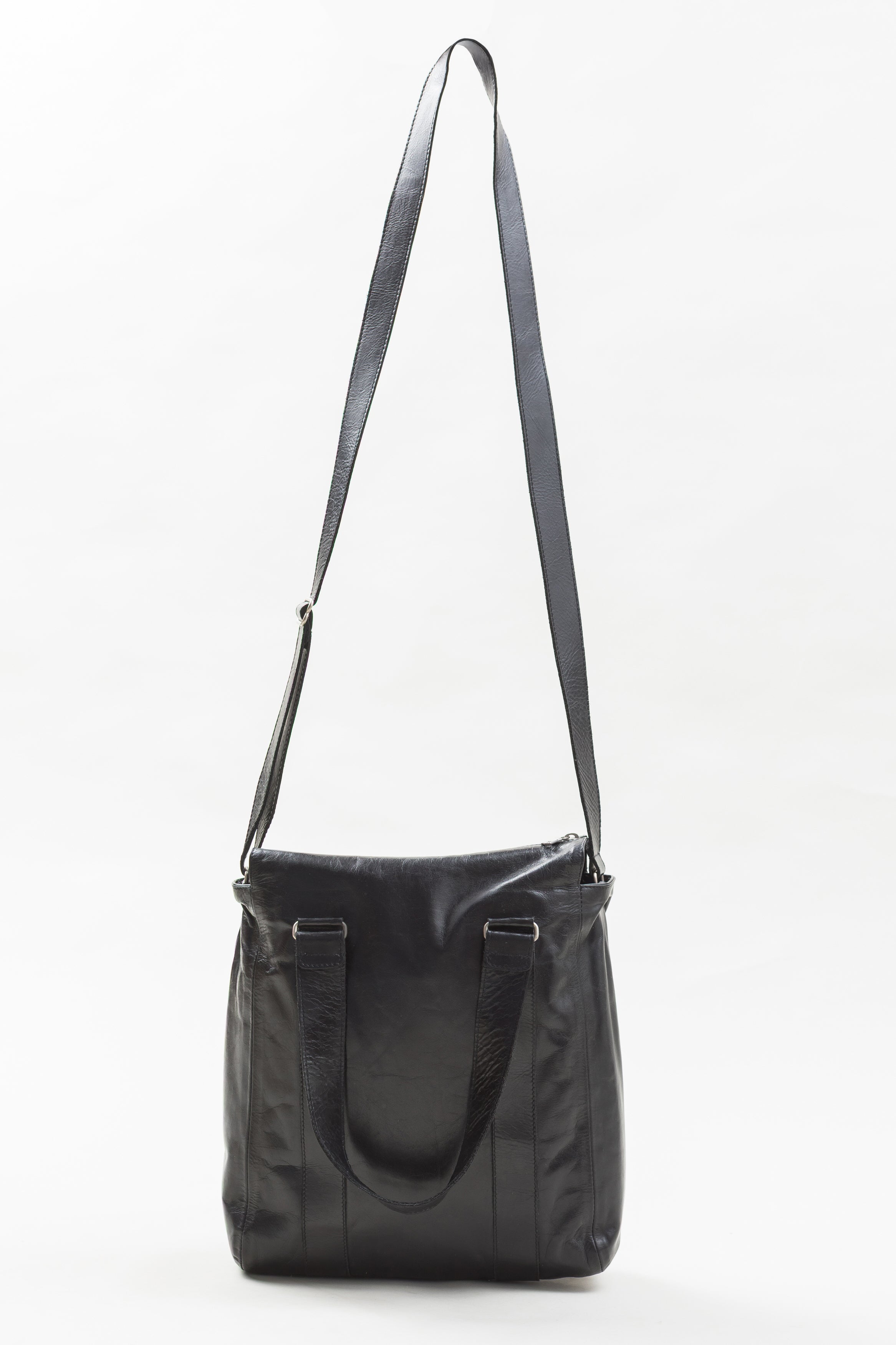 M0851 black leather crossbody bag